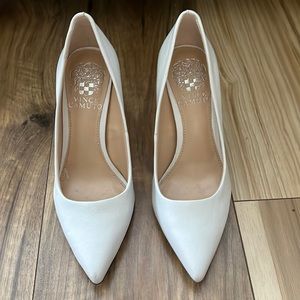 Vince Camuto white size 5. Excellent condition
